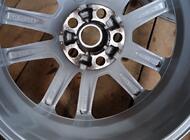 Grajewo ogłoszenia: Felgi aluminiowe 7,5 j
Rozstaw śrub 5×120
Otwór centralny 72,6... - zdjęcie