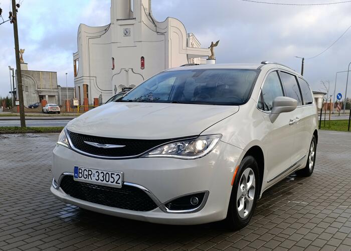 Grajewo ogłoszenia: Chrysler Pacifica w bardzo bogatej wersji wyposażenia.
2017r...