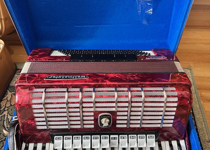 Grajewo ogłoszenia: Sprzedam Akordeon Weltmeister 120 basów. Po więcej informacji...